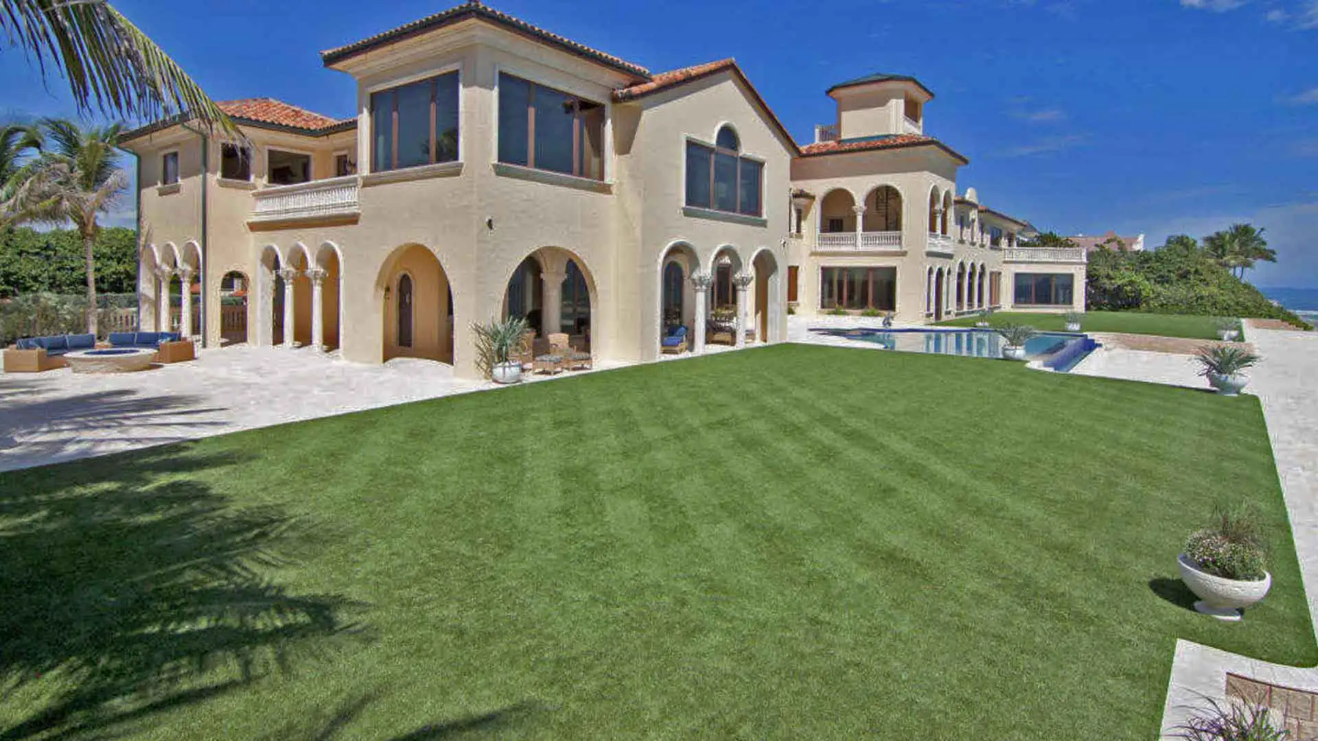 Large estate in Palm Beach, FL with landscape maintenance by Greenscape Design.