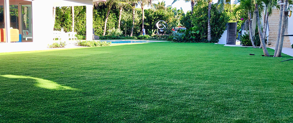 New lawn installed with artificial turf in Florida.